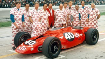 Andy-Granatelli-with-team-and-Parnelli-Jones-turbine-car-before-the-1967-Indy-500.jpg