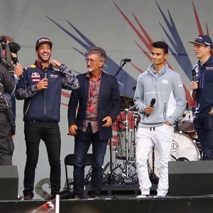 "The F1 Band" - Daniel Ricciardo sings Happy Birthday with Pascal Wehrlein on Drums at Silverstone