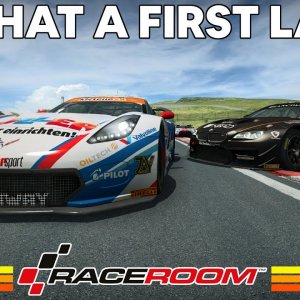 RACEROOM : Action from the start of a fantastic online GT3 race