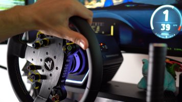 Review: Thrustmaster's EVO Racing Hub, EVO Racing 32R Leather and T818